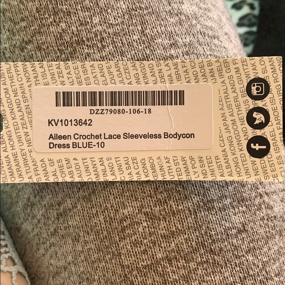 Blue lace dress - Picture 5 of 7